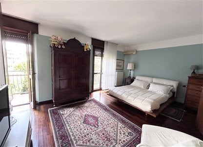 Camera da letto con balcone - Primo piano